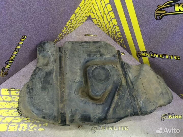 Бак топливный Бензобак Тойота Авенсис Avensis 2006