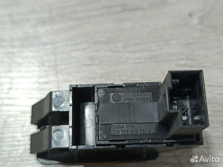 Кнопка открывания багажника для Skoda Octavia A5