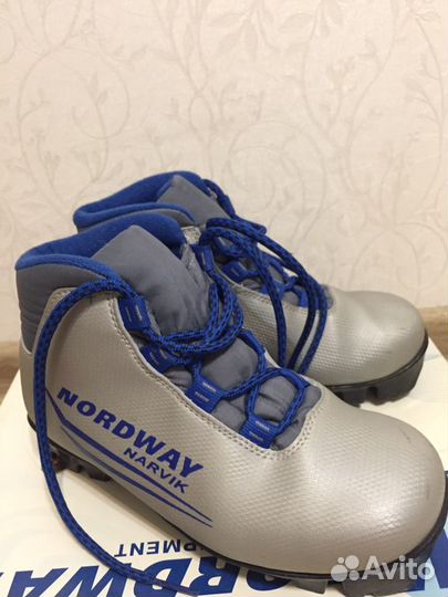 Лыжные ботинки 32 размер Nordway и лыжи