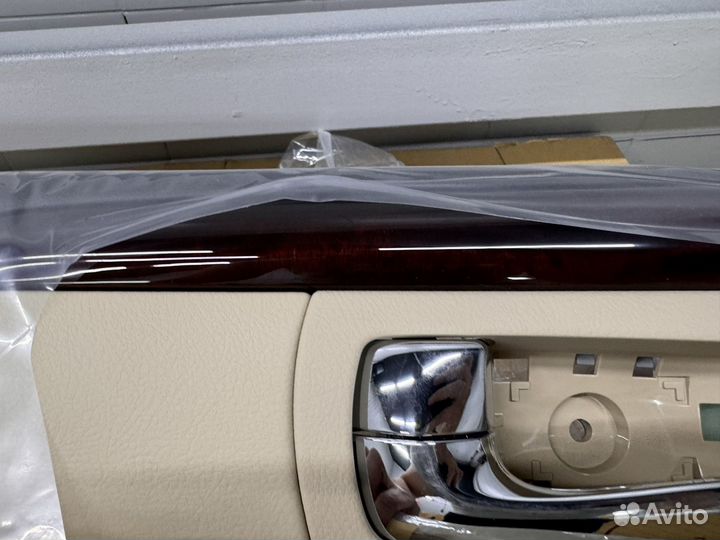 Отбшивка задней двери lexus LX570 новая