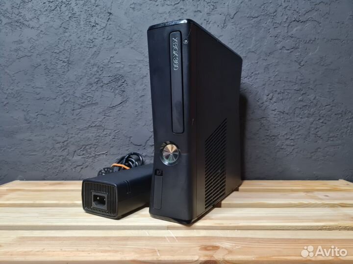 Xbox 360 Slim 250GB прошит + 37 игр