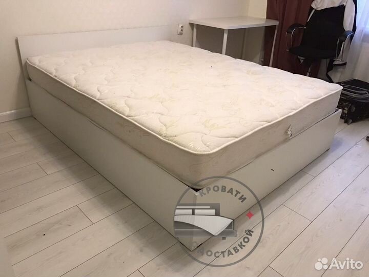 Кровать