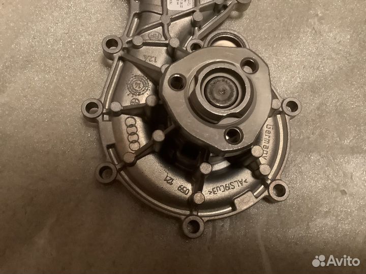 Помпа водяная (насос охлаждения ) VAG 059121008J