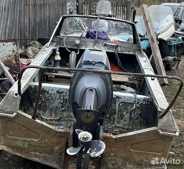 Лодочный мотор и лодка