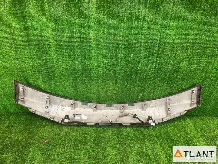 Обшивка двери багажника mazda atenza