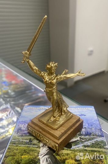 Родина мать металлическая