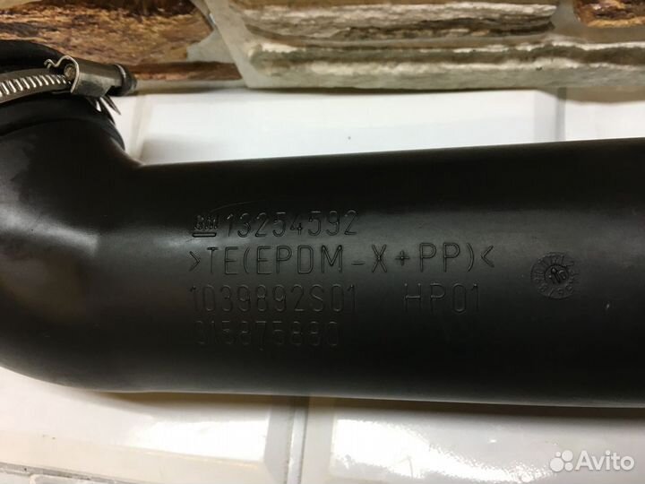 Трубка патрубок воздухоочистителя Opel Astra J