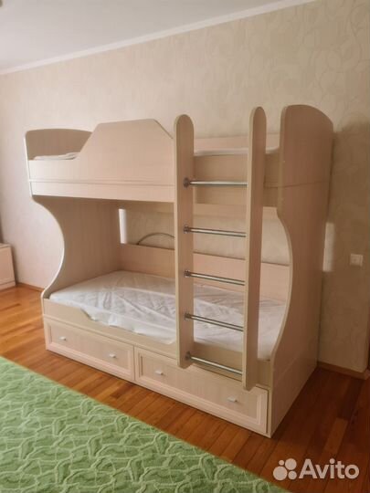 Детская 2х-этажная кровать с матрацами