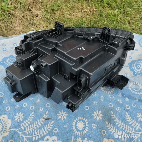 Фара правая Geely Tugella