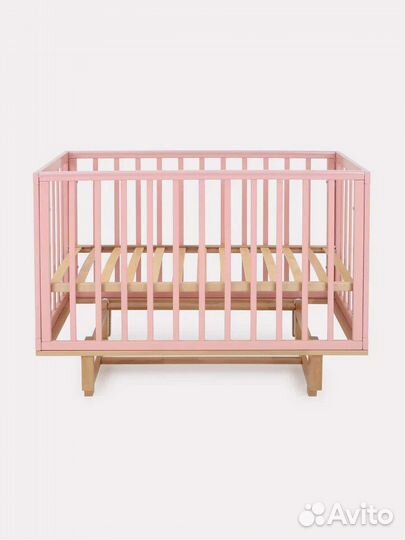 Детская кроватка с маятником