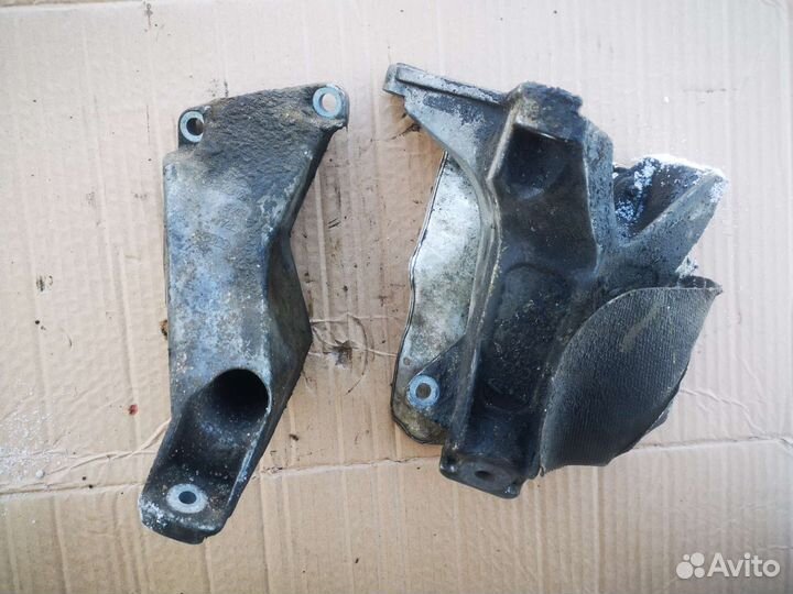 Кронштейн двигателя ALT 2,0 VW / Audi