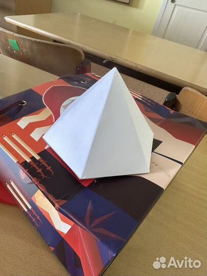 Пирамида из бумаги ручная работа