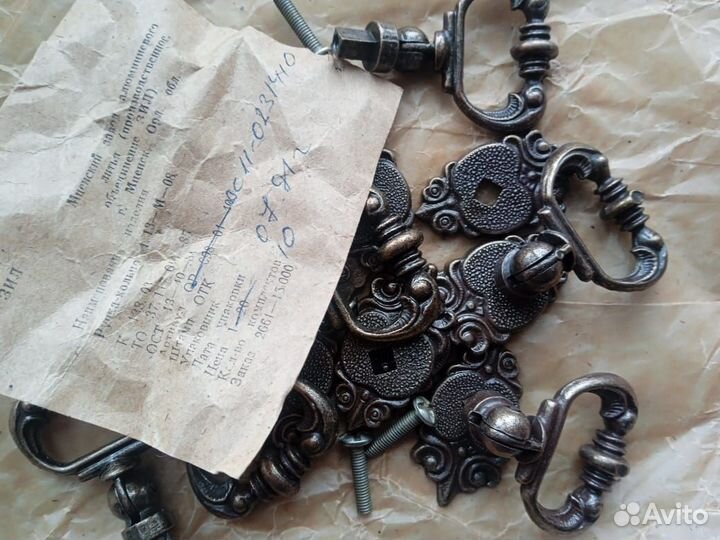 Петлицы, ручки, мебельная фурнитура