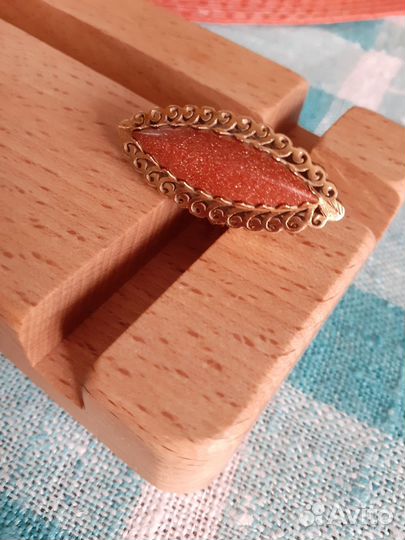 Золотое кольцо с камнем