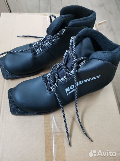 Продаю лыжи с ботинками