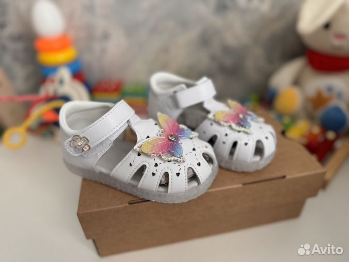 Сандалики для малышки 24 размер