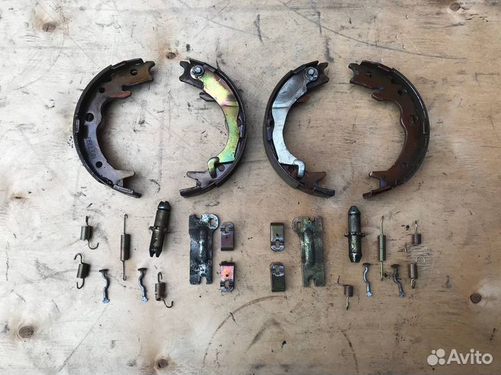 Колодки ручника задние Honda Stepwgn RF4 RF6 RF8