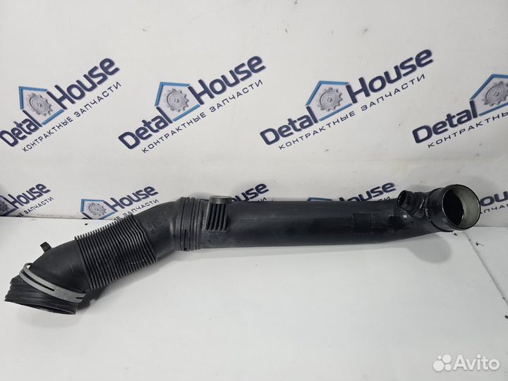 Патрубок воздушного фильтра Volkswagen Passat B6