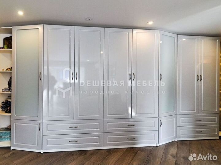 Шкаф распашной