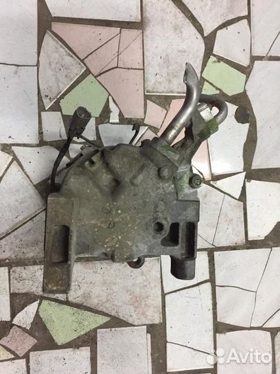 Компрессор кондиционера Toyota Cresta 2,5