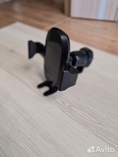 Держатель для смартфона в машину