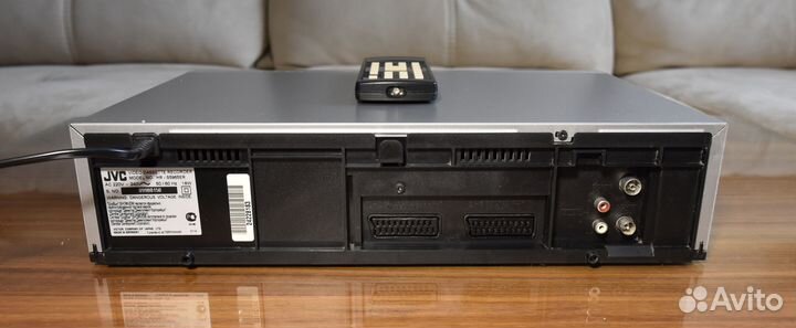 Видеомагнитофон JVC (S-VHS)