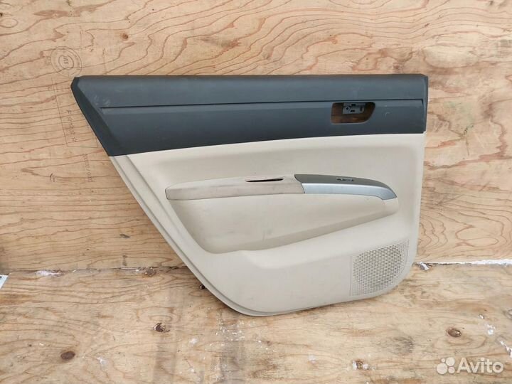 Обшивка двери задней левой Toyota Prius 2 NHW20