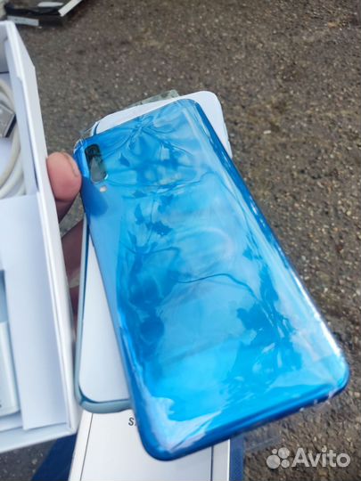 Samsung Galaxy A50, 4/64 ГБ