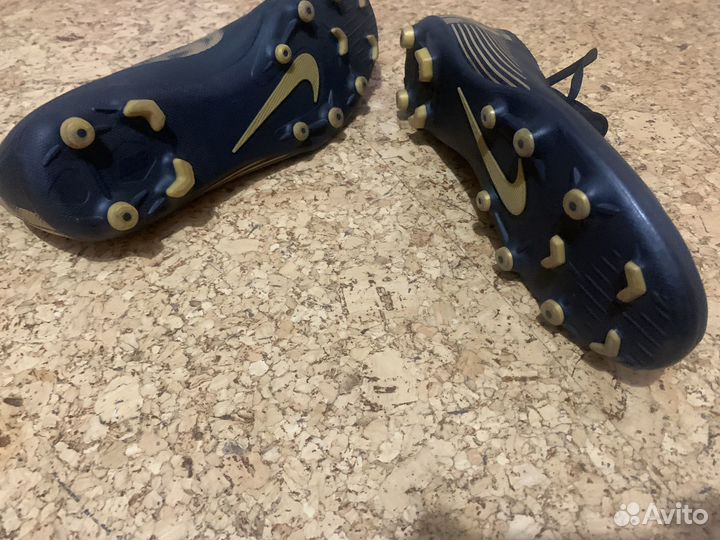 Футбольные бутсы nike