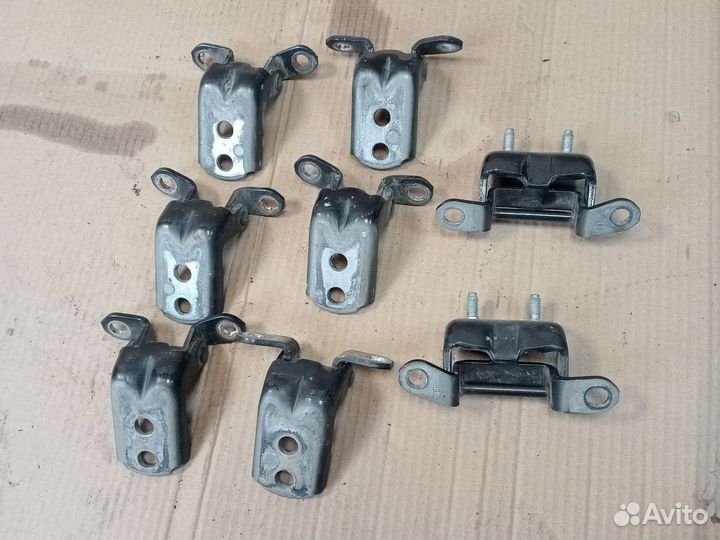 Петли двери Nissan Almera g15