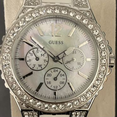 Наручные часы Guess