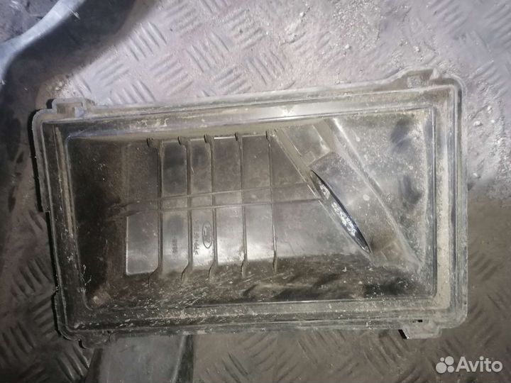 Корпус воздушного фильтра Ford Focus