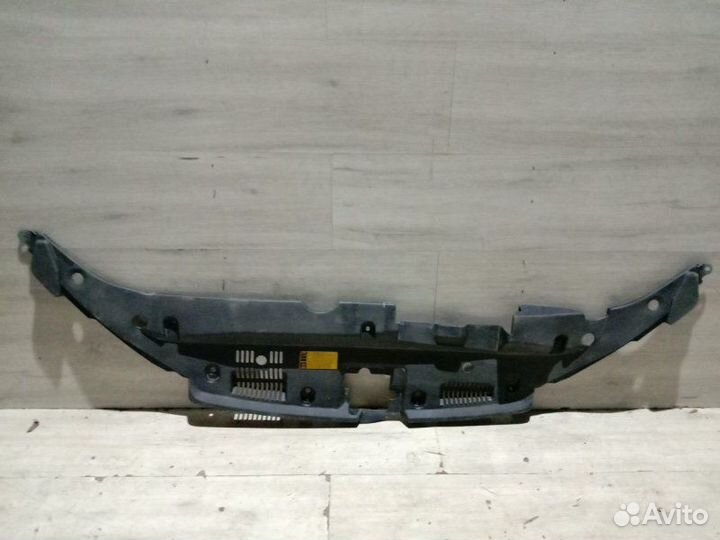 Накладка замка капота Toyota