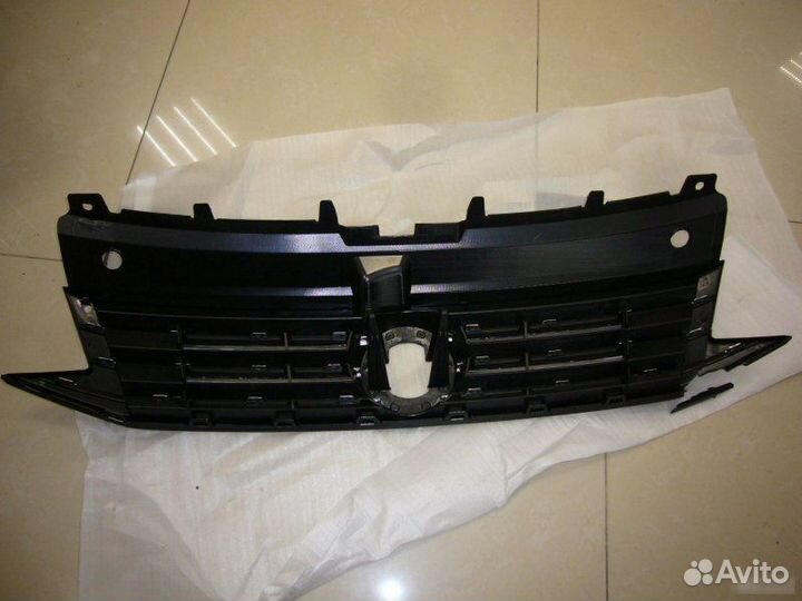Решетка радиатора передняя Volkswagen Polo 2014