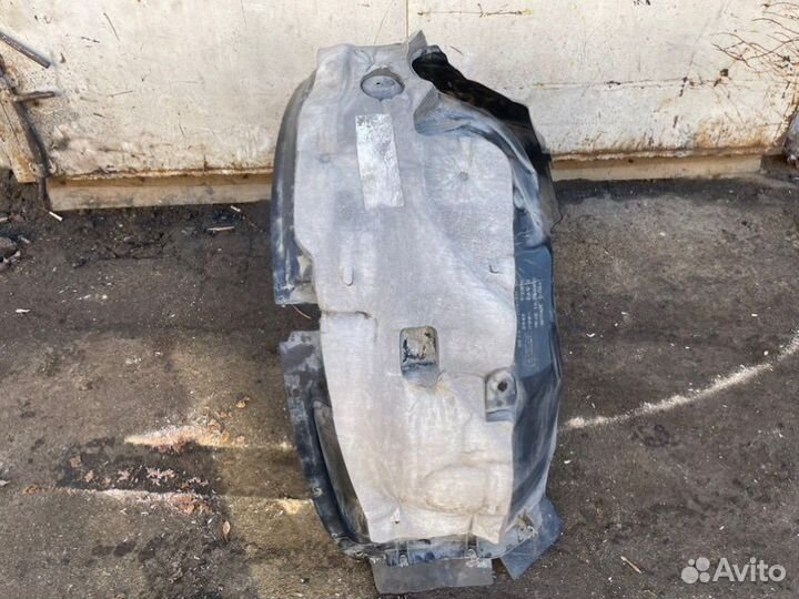 Подкрылок передний правый Ford Mondeo / Fusion 5