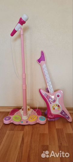 Гитара + стойка с микрофоном