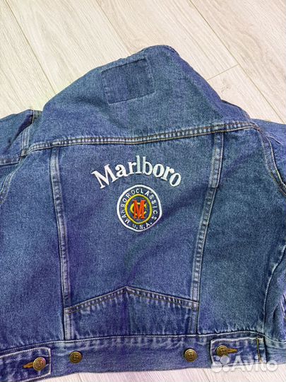 Джинсовая куртка