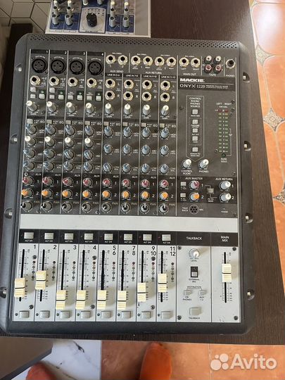 Микшерный пульт mackie onyx 1220. Бу