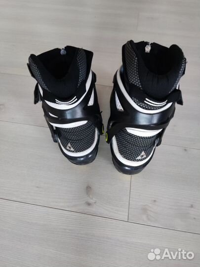 Лыжные коньковые ботинки fischer