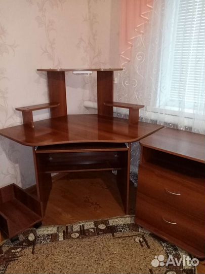 Компьютерный стол с тумбой