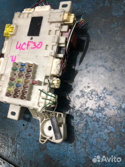 Блок предохранителей правый Lexus Ls430 UCF30