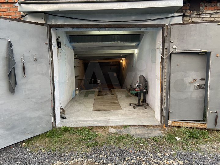 Гараж, > 30 м²