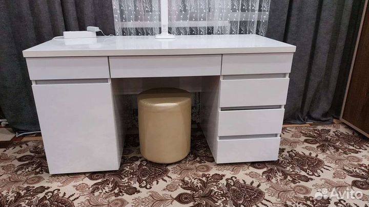 Письменный стол белый
