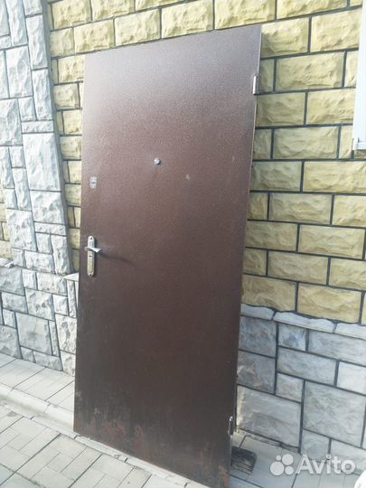 Продаю надежную дверь Эльбор