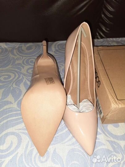 Туфли лодочки бежевые лакированные размер 42 (41)