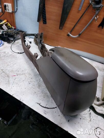 Подлокотник Mercuri Sable 2 Ford Taurus 2