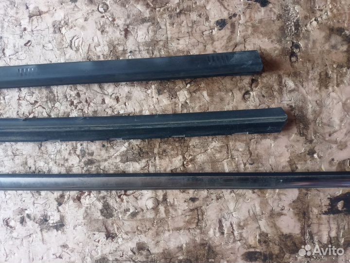 Молдинг двери передней левой Opel Zafira B