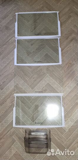 Полки, ящики для холодильника Ariston