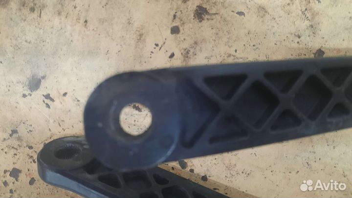 Поводки дворников peugeot 308