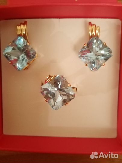 Золотой комплект с топазом